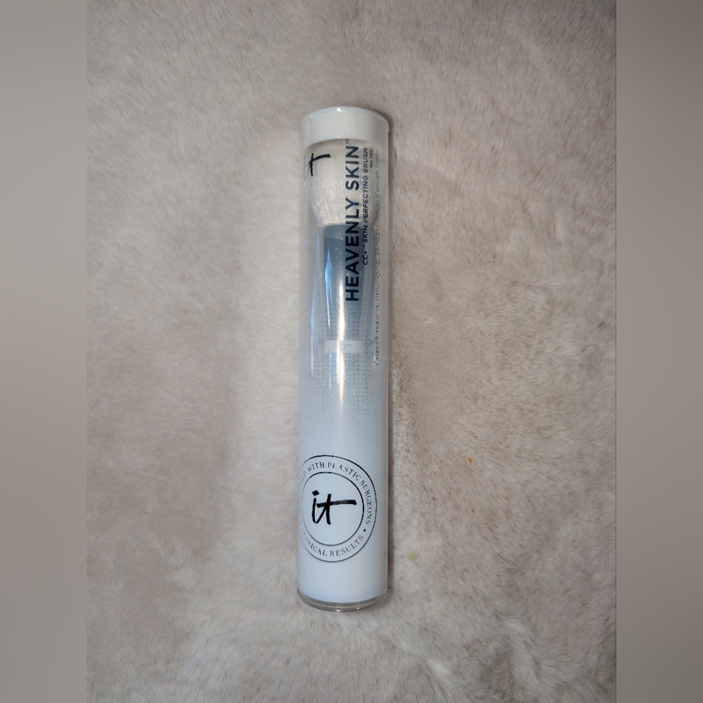 It Cosmetics Heavenly Skin Brush